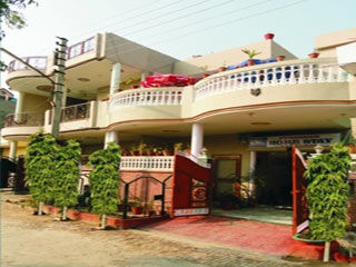 Pyrenees Agra (Uttar Pradesh)